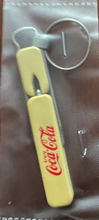 93168-1 € 3,00 coca cola sleutelhanger tevens pen.jpeg